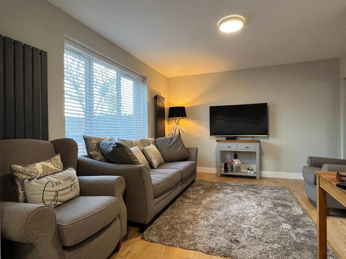 Immaculate Newly Refurbished 4 Bed House Villa Nottingham Holiday home